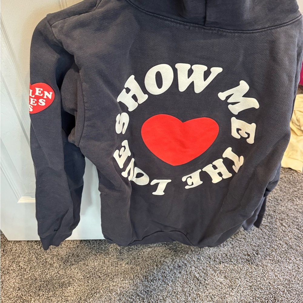 TALENTLESS Black Crewneck Sweatshirt with Red Heart Graphics - Picture 3 of 3